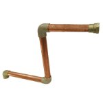 Fabricado em cobre nas bitolas 1 1/2. É composto por união para facilitar a manutenção do equipamento